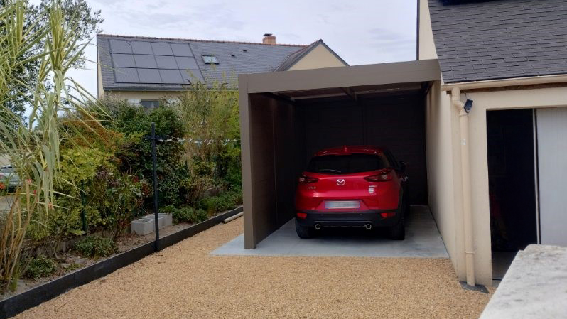 Carport de voiture fermé